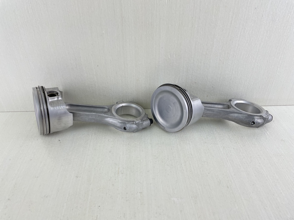 2011 Suzuki DF 25 HP 4 Stroke Twin-V Piston & Connecting Rod 12111-95J00-0B0