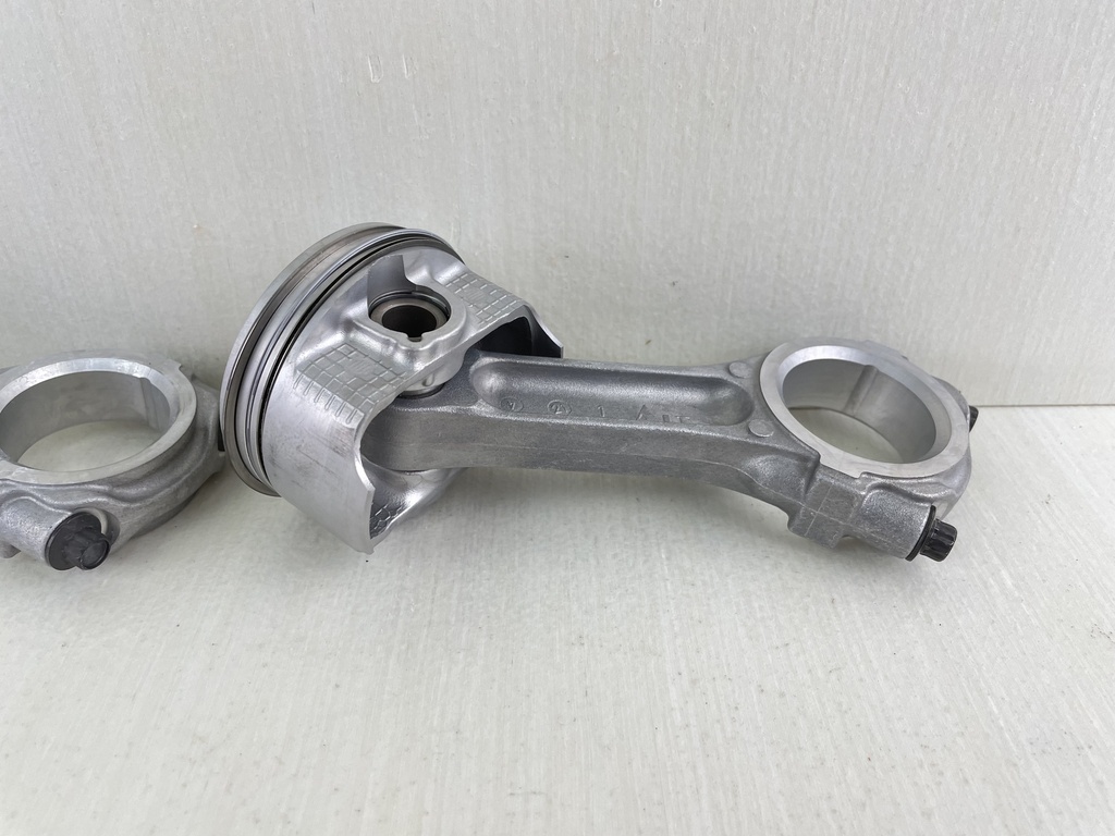 2011 Suzuki DF 25 HP 4 Stroke Twin-V Piston & Connecting Rod 12111-95J00-0B0