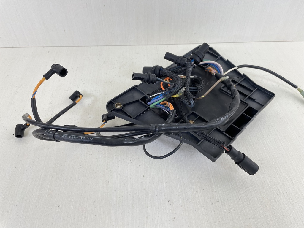 1993 Evinrude Johnson 200HP 2 Stroke Outboard Power Pack Assembly 0584636