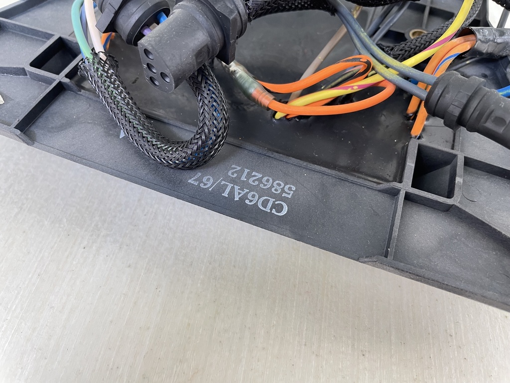 1993 Evinrude Johnson 200HP 2 Stroke Outboard Power Pack Assembly 0584636