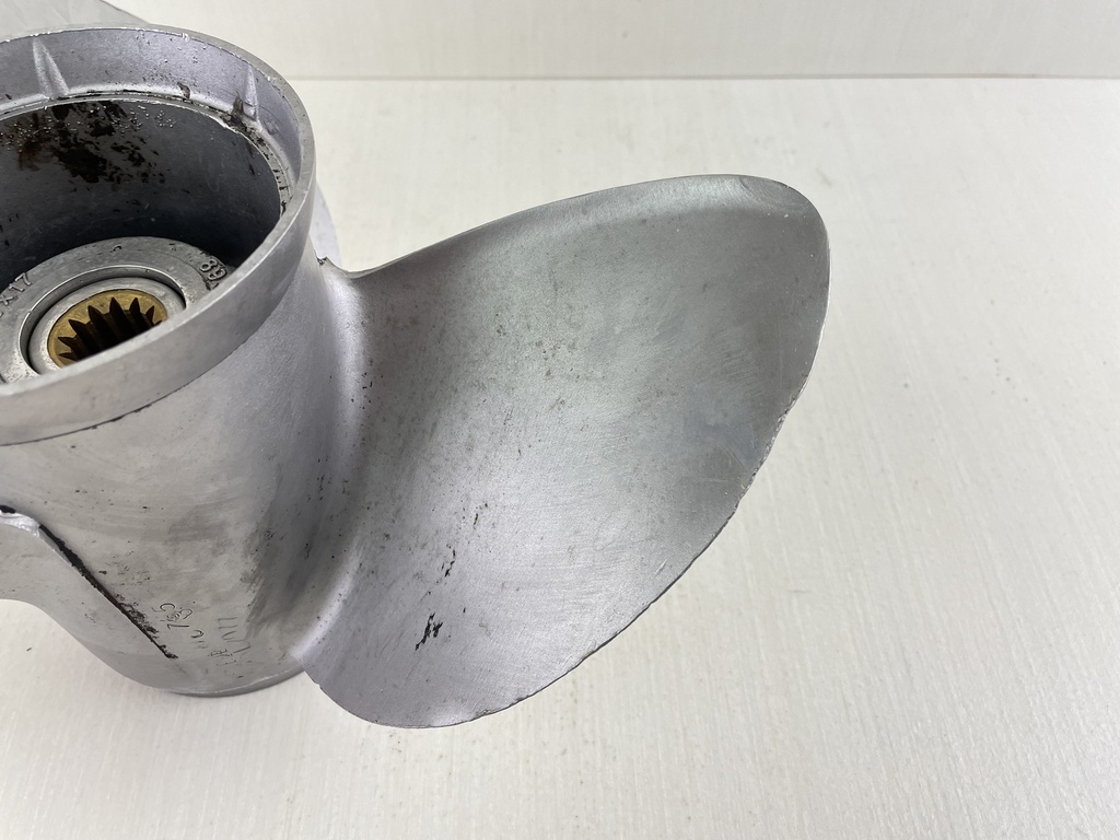 Evinrude Johnson Propeller Prop 13 3/8 x 17 3 Blade RH 0389948