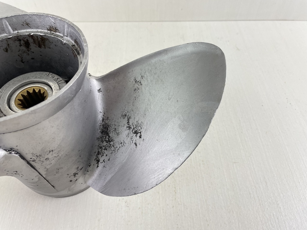 Evinrude Johnson Propeller Prop 13 3/8 x 17 3 Blade RH 0389948