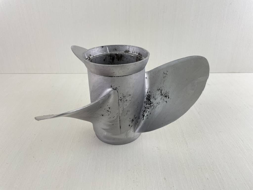 Evinrude Johnson Propeller Prop 13 3/8 x 17 3 Blade RH 0389948