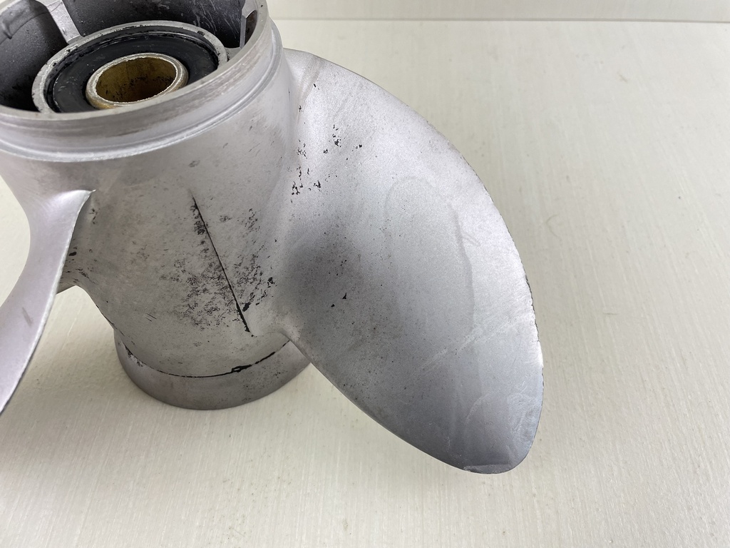 Evinrude Johnson Propeller Prop 13 3/8 x 17 3 Blade RH 0389948