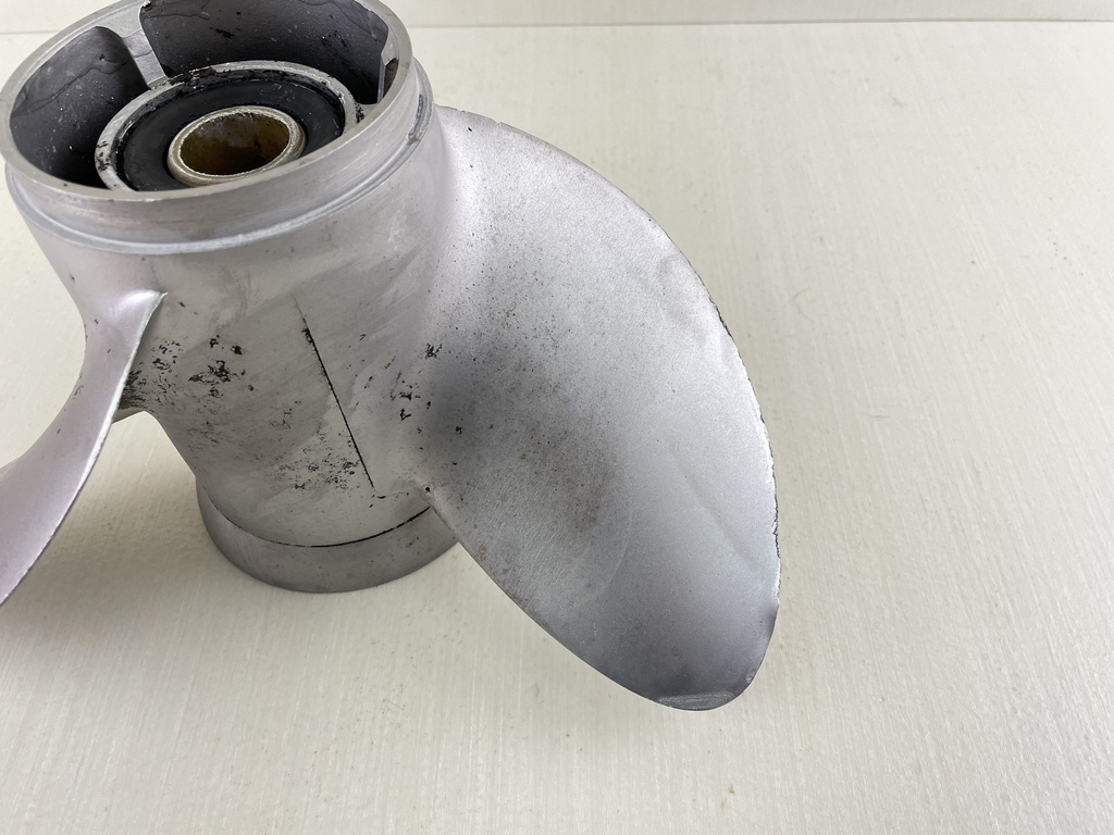 Evinrude Johnson Propeller Prop 13 3/8 x 17 3 Blade RH 0389948