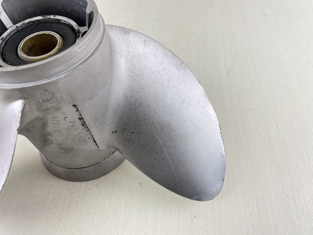 Evinrude Johnson Propeller Prop 13 3/8 x 17 3 Blade RH 0389948