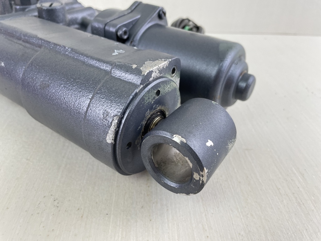 1995 - 2001 Yamaha 40 50 HP 4 Stroke Outboard Power Trim & Tilt Unit Assembly