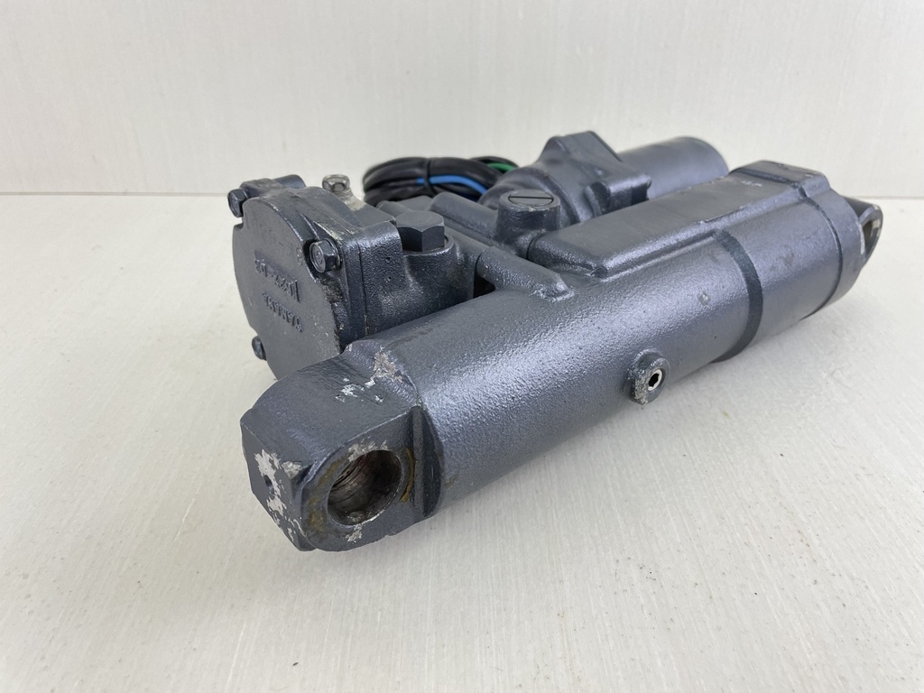 1995 - 2001 Yamaha 40 50 HP 4 Stroke Outboard Power Trim & Tilt Unit Assembly