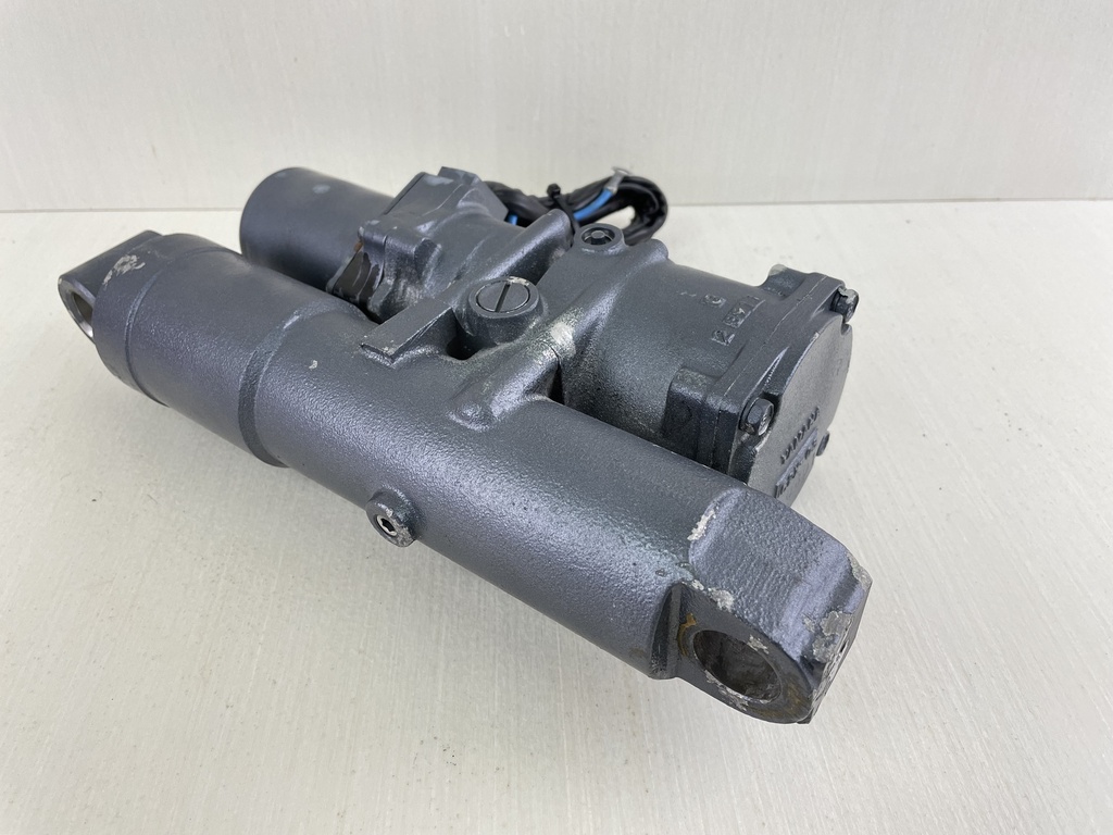 1995 - 2001 Yamaha 40 50 HP 4 Stroke Outboard Power Trim & Tilt Unit Assembly