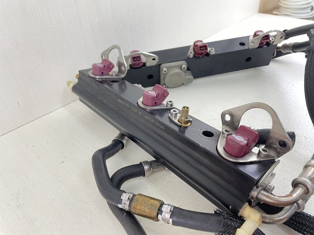 Mercury 150 175 200 HP Optimax Fuel Rail Set With Fuel Injectors 895752T06