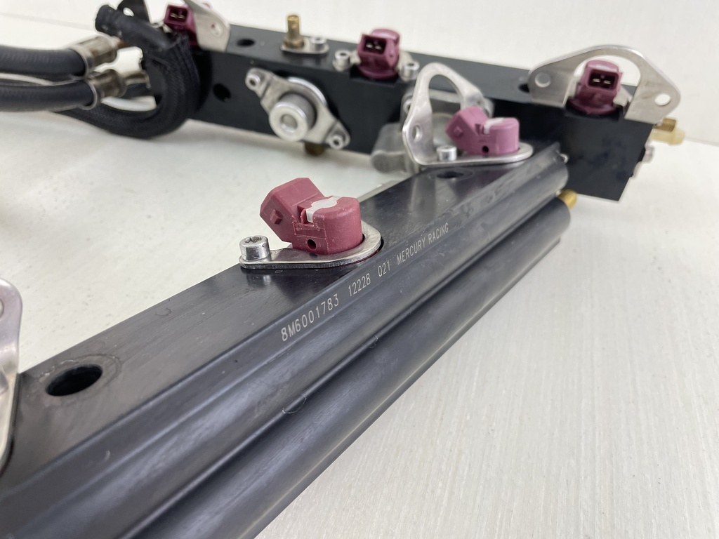 Mercury 150 175 200 HP Optimax Fuel Rail Set With Fuel Injectors 895752T06