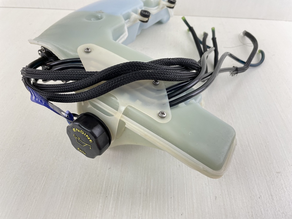 Evinrude 75 90 HP Etec Oil Tank 5007930 With Pump 5007915