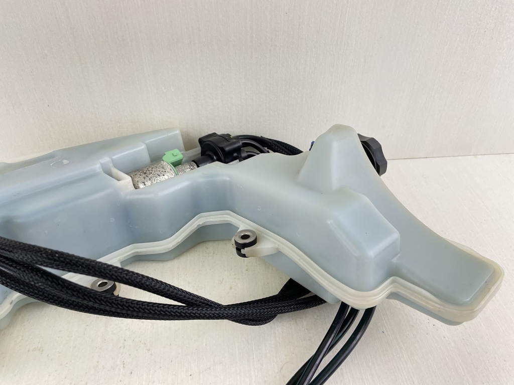 Evinrude 75 90 HP Etec Oil Tank 5007930 With Pump 5007915