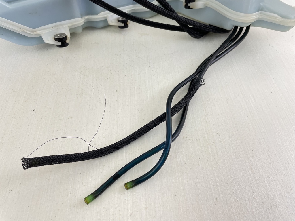 Evinrude 75 90 HP Etec Oil Tank 5007930 With Pump 5007915