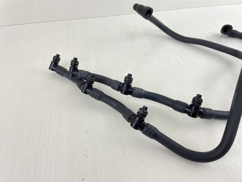 2004-05 Evinrude 75 90 HP 2 Stroke Etec Fuel Supply Return Line 5005348