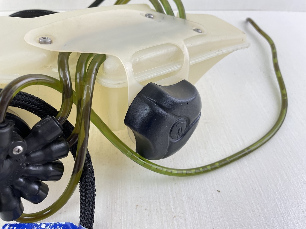 2004 Evinrude 75 90 HP Etec Oil Tank With Pump 5005804 