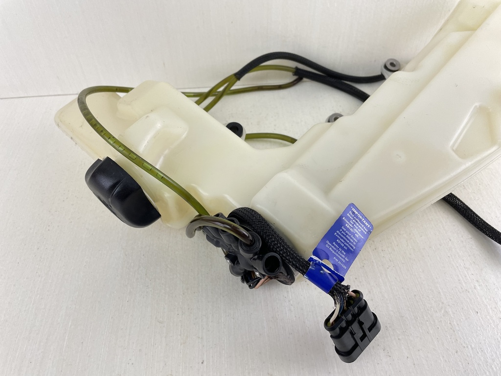 2004 Evinrude 75 90 HP Etec Oil Tank With Pump 5005804 