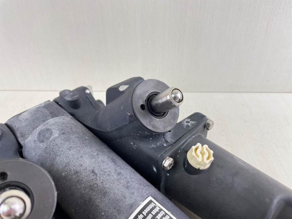 2007 Mercury 150HP Outboard Power Trim Tilt Unit Assembly 8M0168222 222 Hours