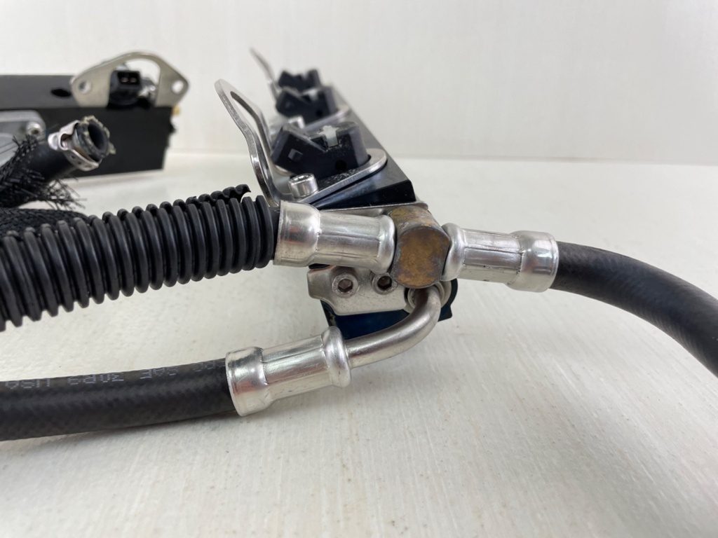 2008 Mercury 150HP Optimax 2 Stroke  Fuel Rail Assembly 895752T05