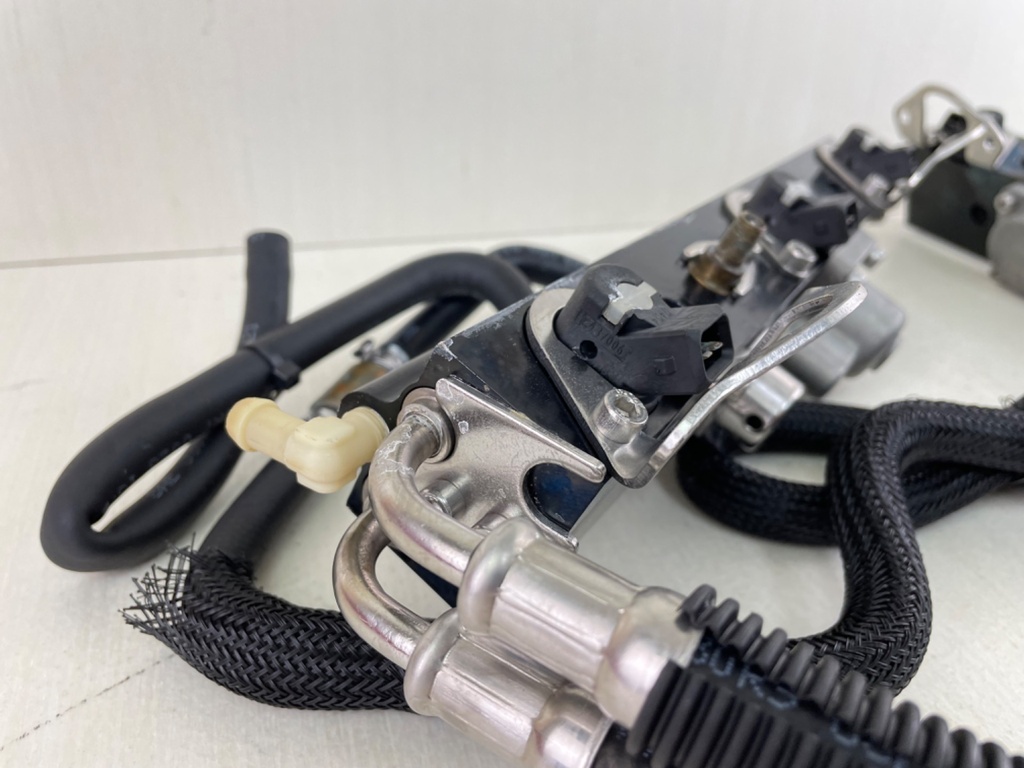 2008 Mercury 150HP Optimax 2 Stroke  Fuel Rail Assembly 895752T05