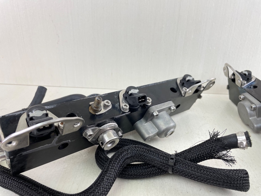 2008 Mercury 150HP Optimax 2 Stroke  Fuel Rail Assembly 895752T05