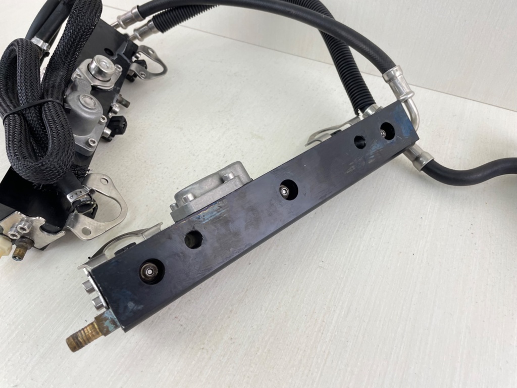 2008 Mercury 150HP Optimax 2 Stroke  Fuel Rail Assembly 895752T05