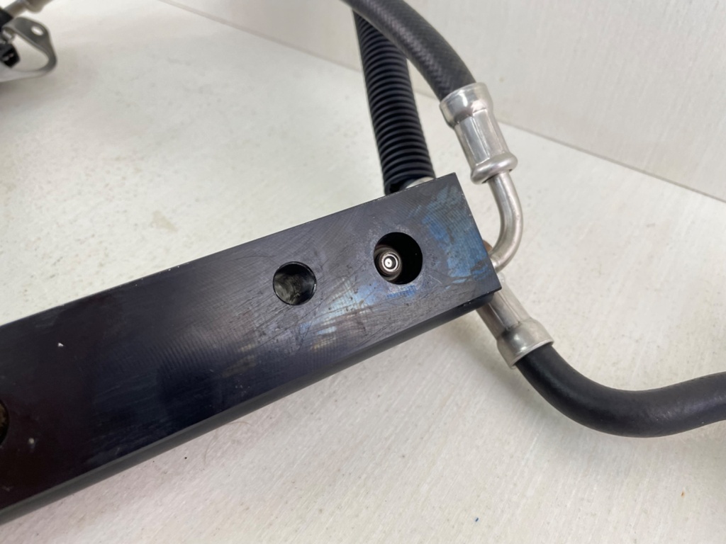 2008 Mercury 150HP Optimax 2 Stroke  Fuel Rail Assembly 895752T05