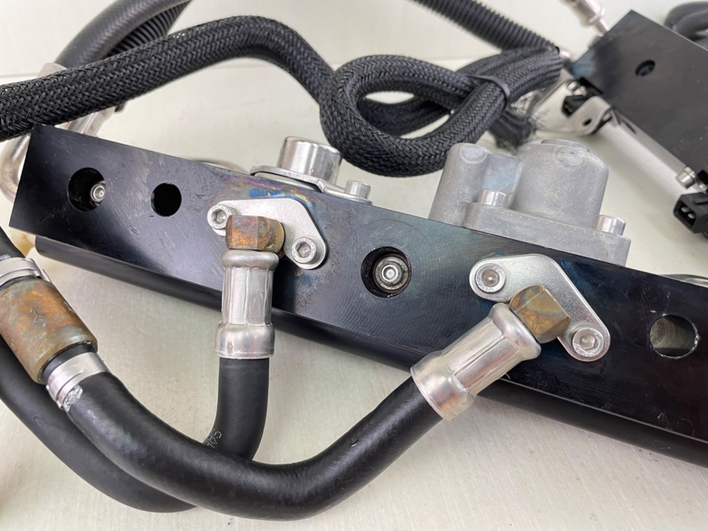 2008 Mercury 150HP Optimax 2 Stroke  Fuel Rail Assembly 895752T05