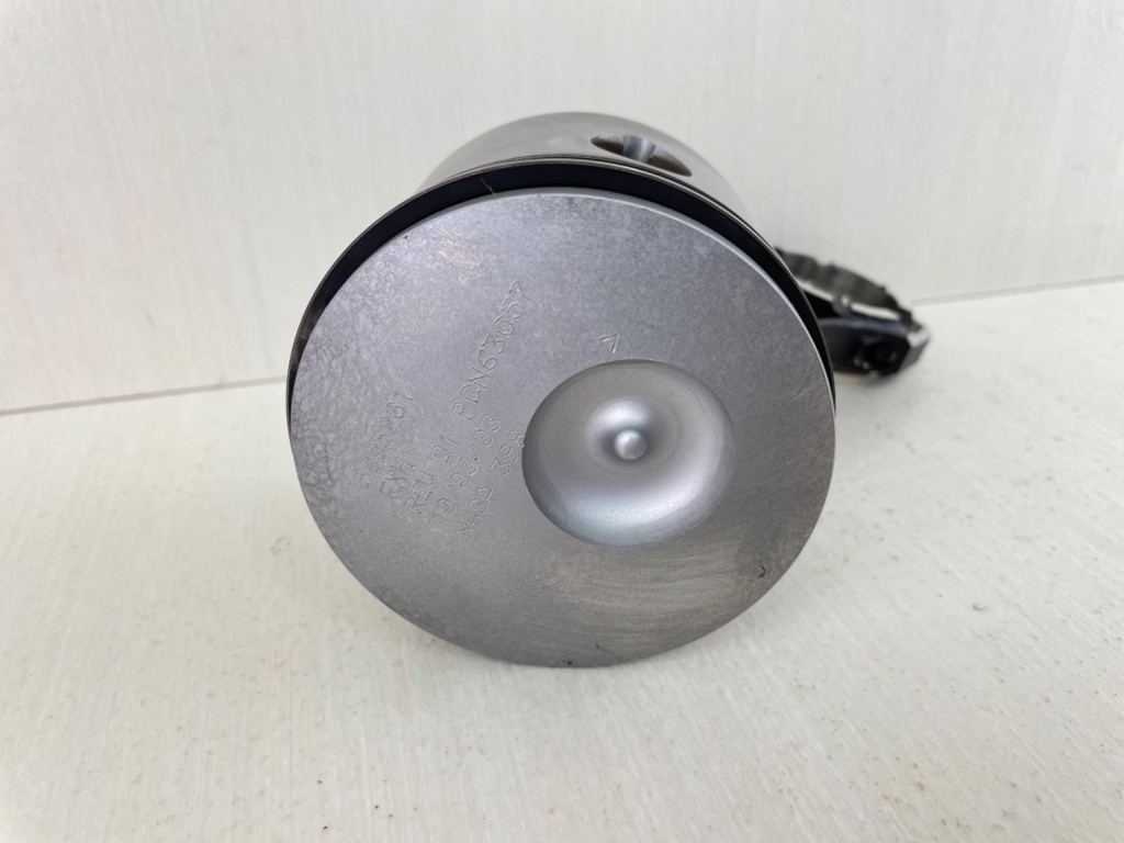 2004 Evinrude 75 90 HP Etec Outboard Piston & Connecting Rod 5005733