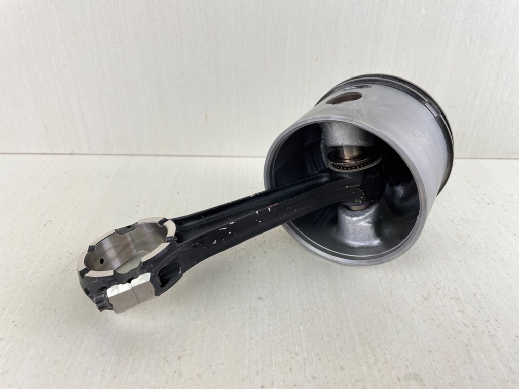 2004 Evinrude 75 90 HP Etec Outboard Piston & Connecting Rod 5005733