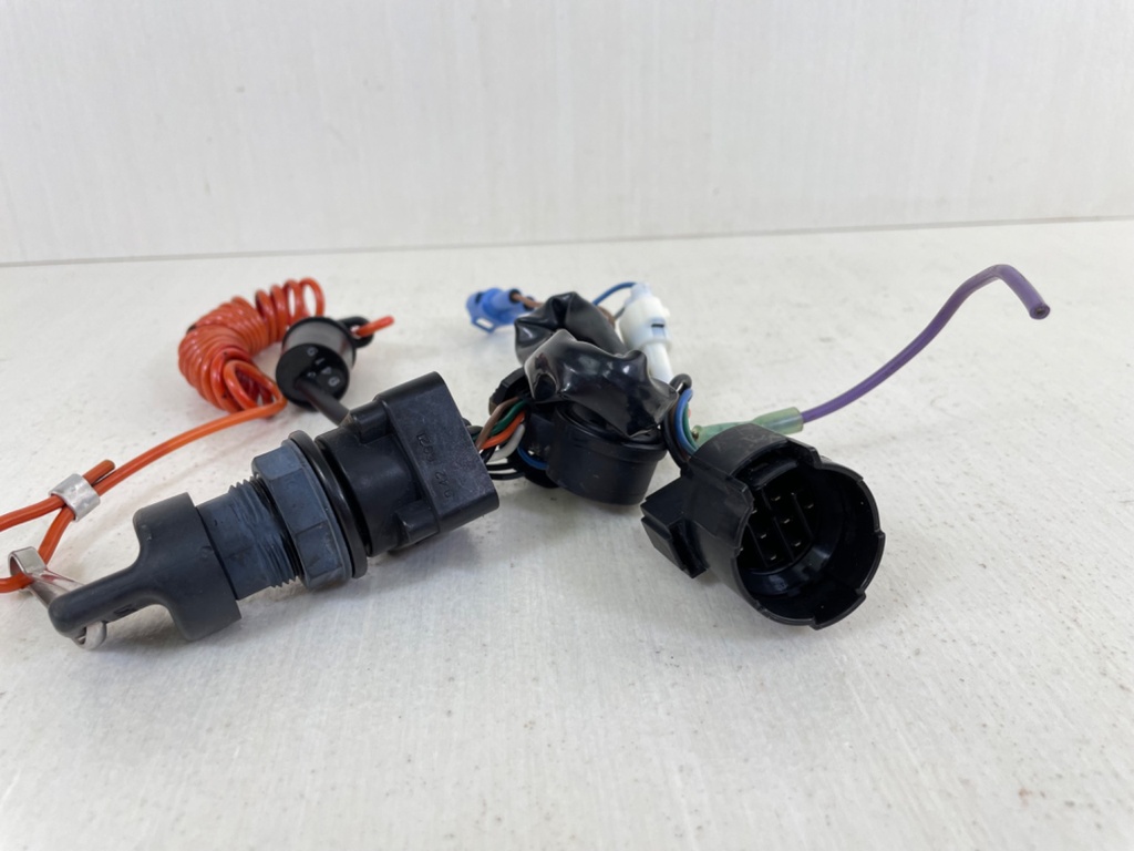 Suzuki Outboard Outboard Key Switch Assembly With Key - 8 Pin