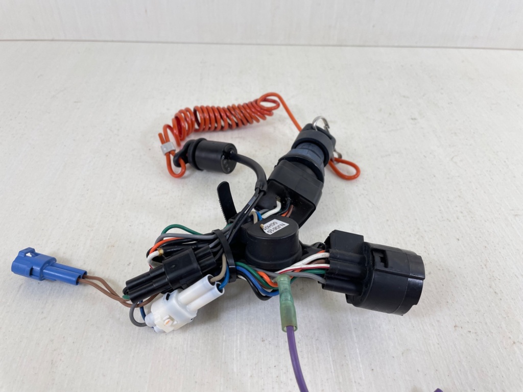 Suzuki Outboard Outboard Key Switch Assembly With Key - 8 Pin