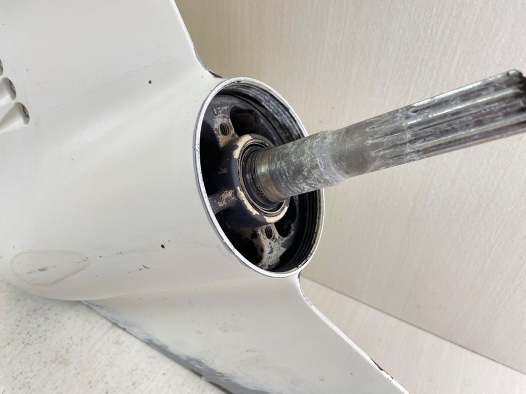 Evinrude 40 50 60 HP Etec Outboard Long Lower Unit Gear Case 5009364