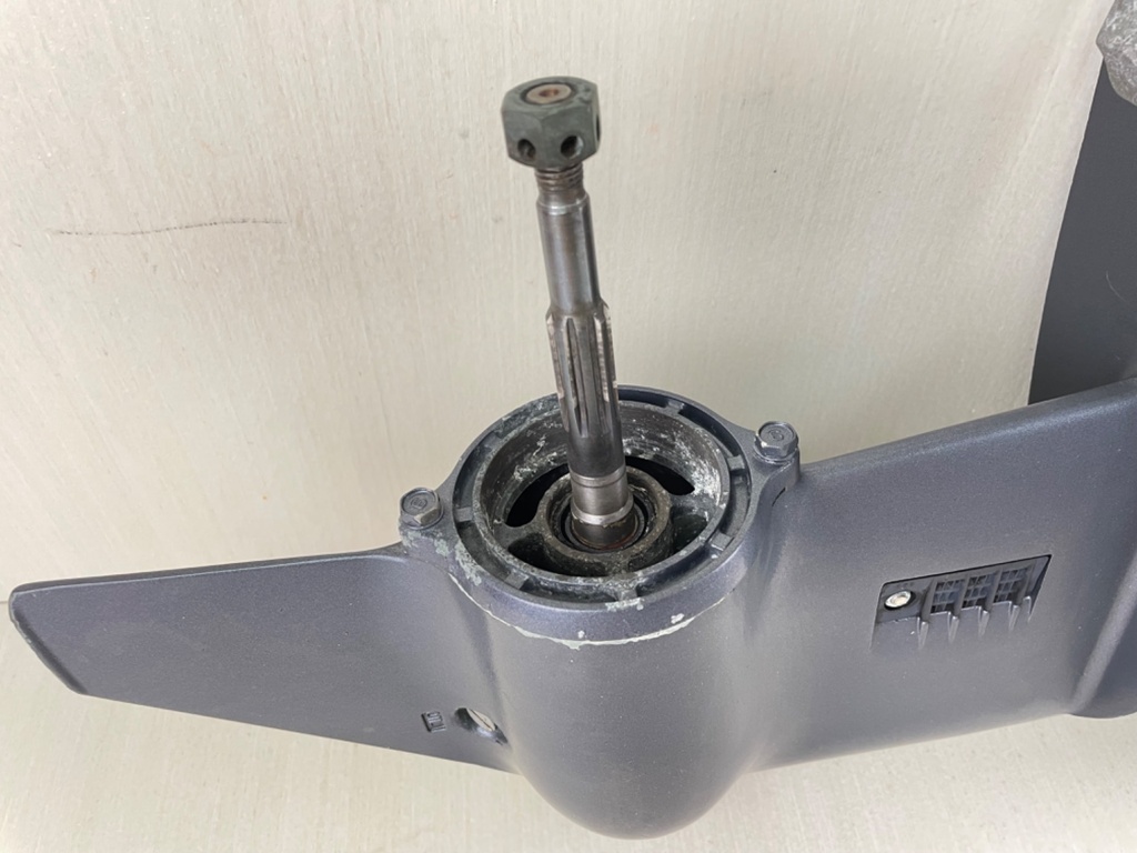 1994-2005 Yamaha 9.9HP 4 Stroke Outboard High Thrust Long Lower Unit Gear Case