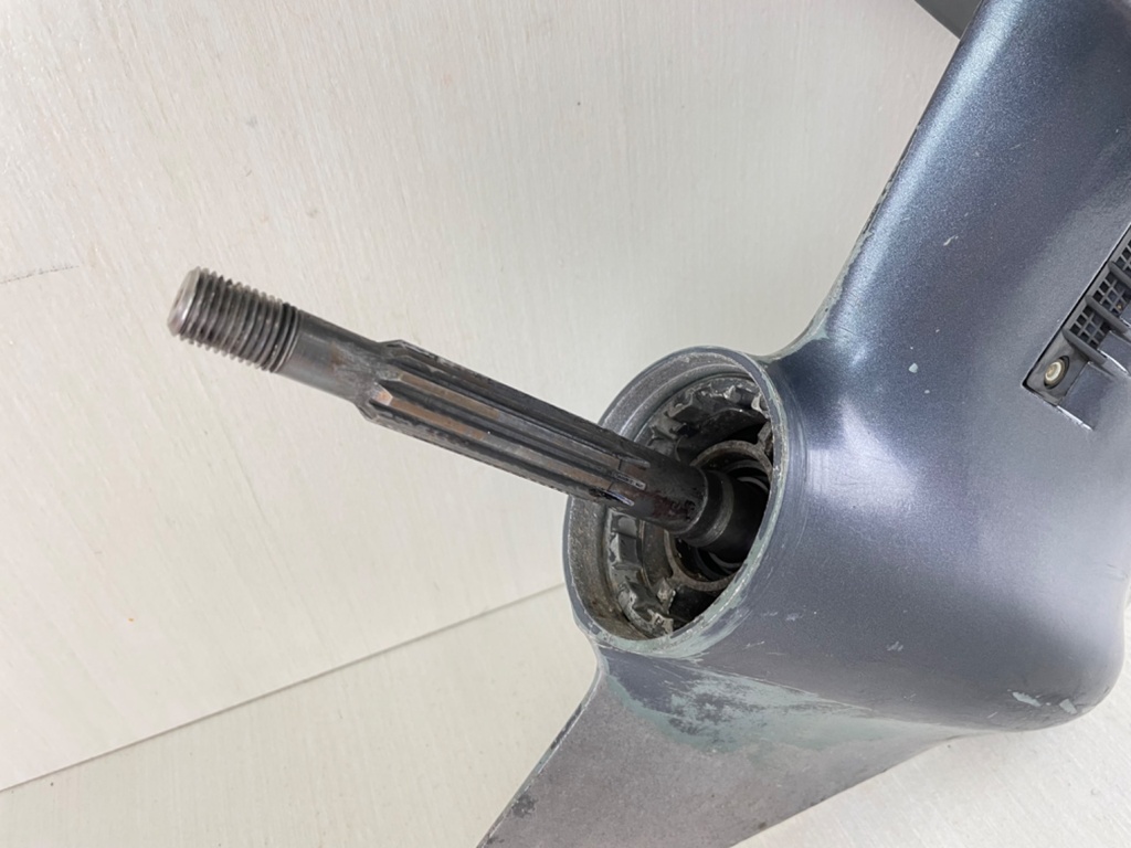 1995-2001 Yamaha 30HP 2 Stroke Outboard Long Lower Unit Gear Case 6J8-45300-14-4D