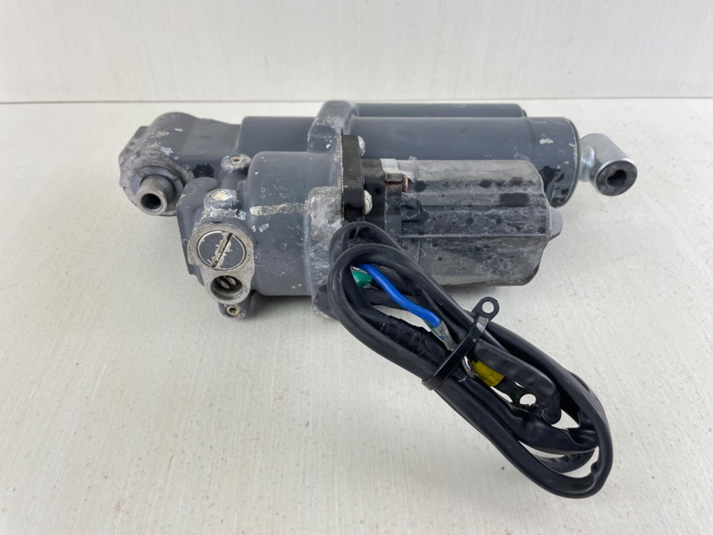 2000 Suzuki 50HP 4 Stroke Outboard Power Trim & Tilt Assembly 48641-97E01-0EP