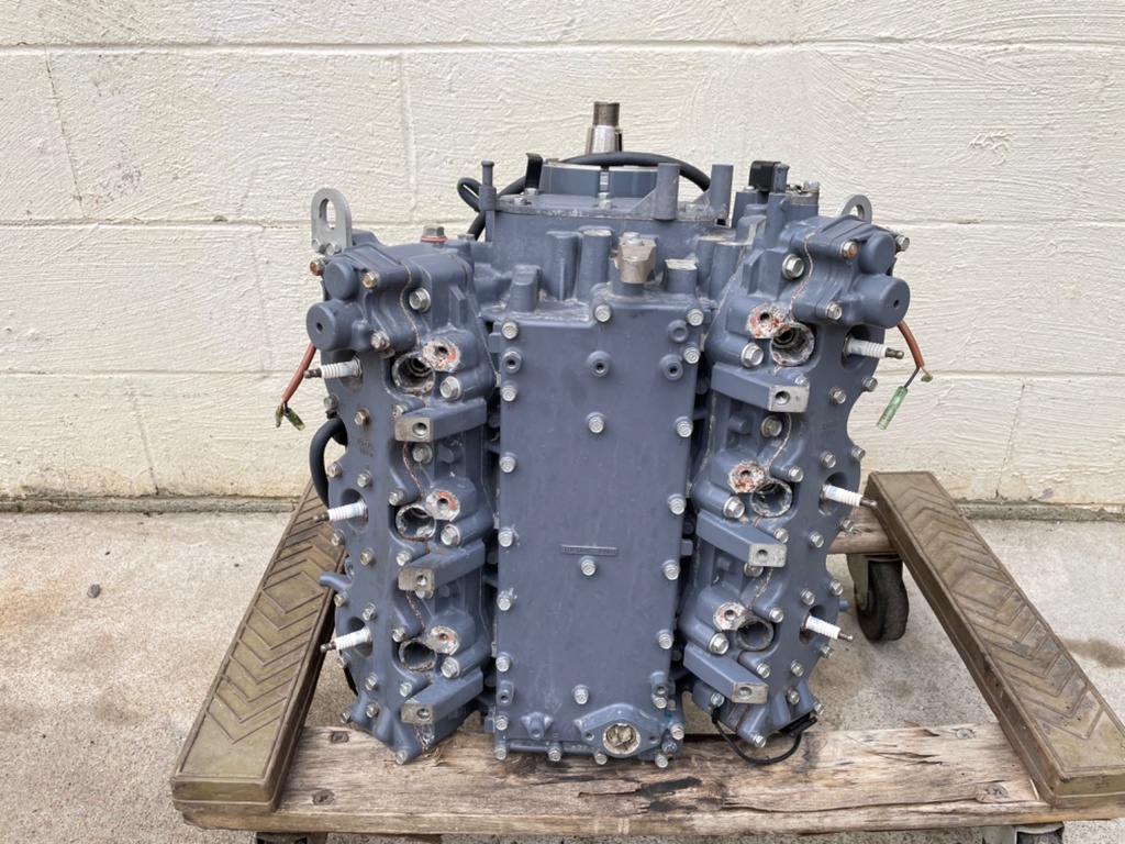 2001 Yamaha 225HP OX66 2 Stroke Outboard Powerhead Crankcase Assembly 