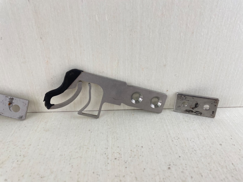 Evinrude 40 50 60 HP Etec Outboard Top Cowling Latch Set 0350966