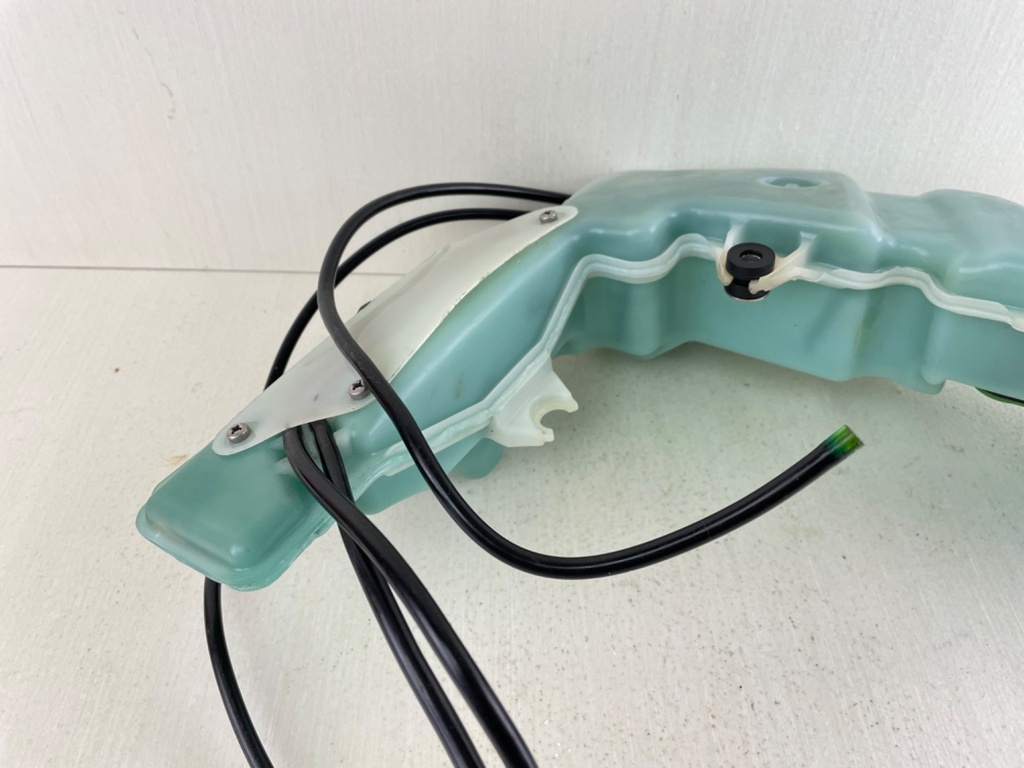 Evinrude 40 50 60 HP Etec Outboard 5007951 Oil Tank With Oil Pump 5007950