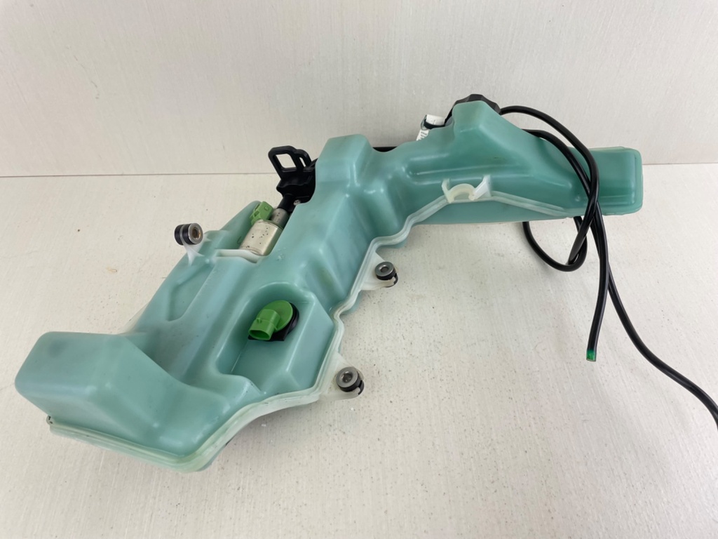 Evinrude 40 50 60 HP Etec Outboard 5007951 Oil Tank With Oil Pump 5007950