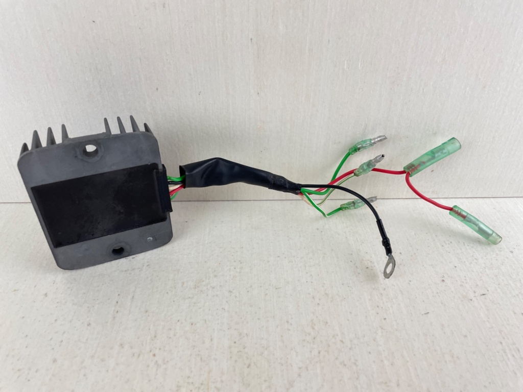 1997 Yamaha 9.9HP 2 Stroke Outboard Rectifier Regulator Assembly 6G8-81960-00-00