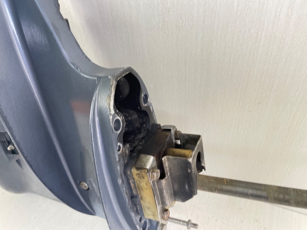 2011 Yamaha 25HP 4 Stroke Outboard L Lower Unit Gear Case RH 65W-45300-11-4D  