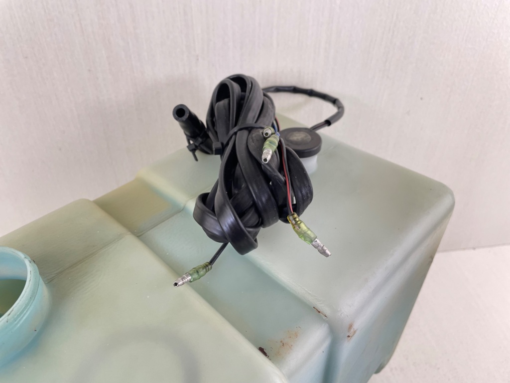 Yamaha Outboard 2 Stroke Remote Oil Tank & Pump With Sensor 2.8 Gallons