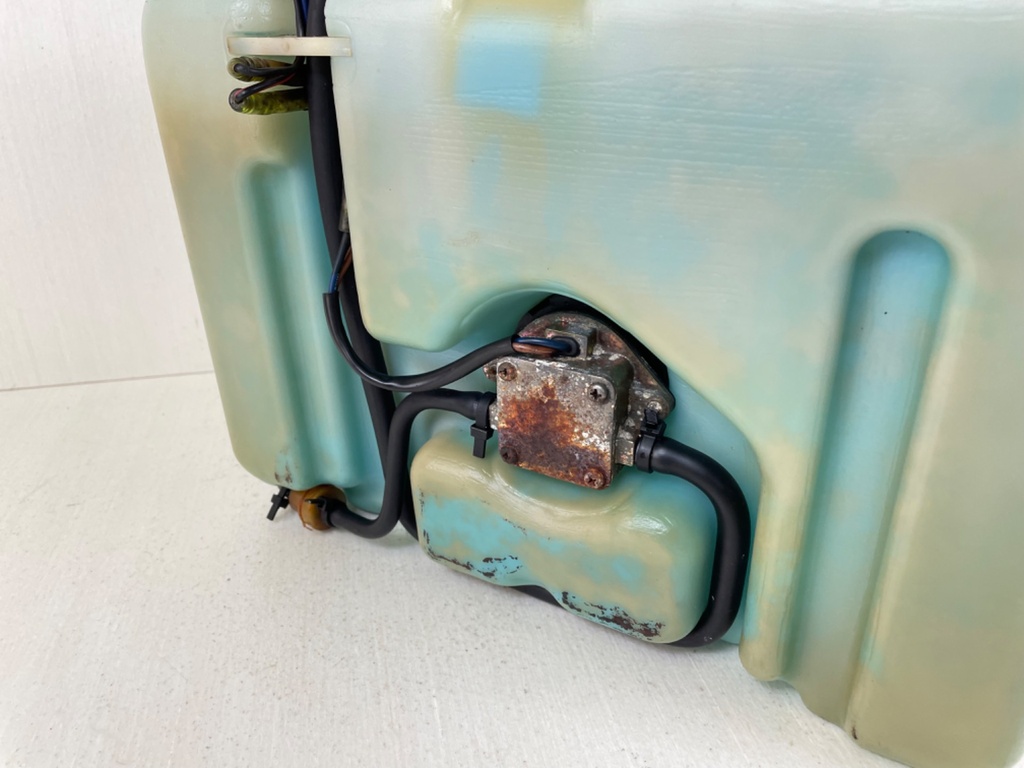 Yamaha Outboard 2 Stroke Remote Oil Tank & Pump With Sensor 2.8 Gallons