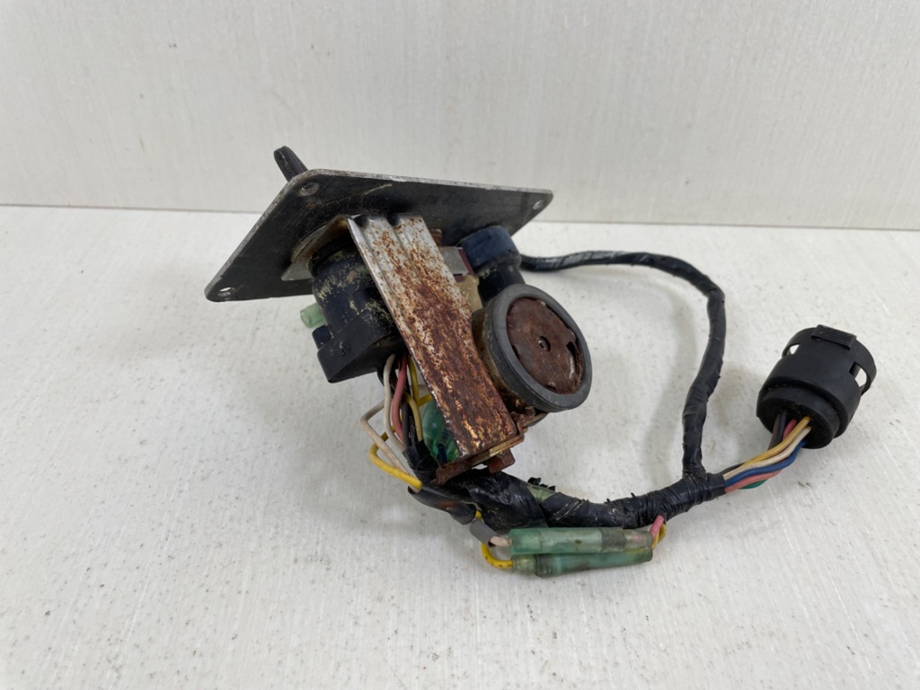 Yamaha Outboard Single Engine Key Switch With Key - Used