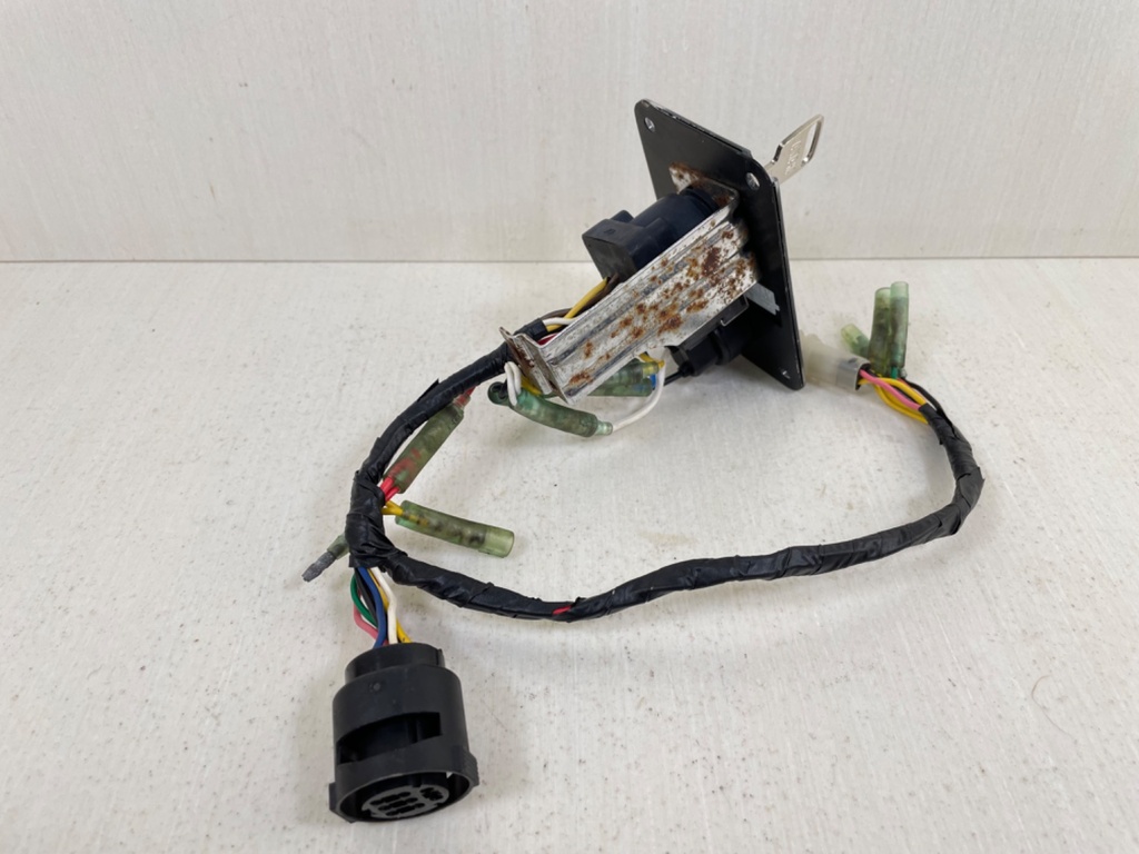 Yamaha Outboard Single Engine Key Switch Assembly W/ Key - Used