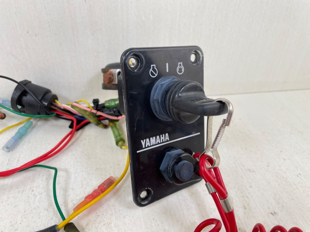 704-82570-13-00 Yamaha Single Engine Key Switch With Key - Used