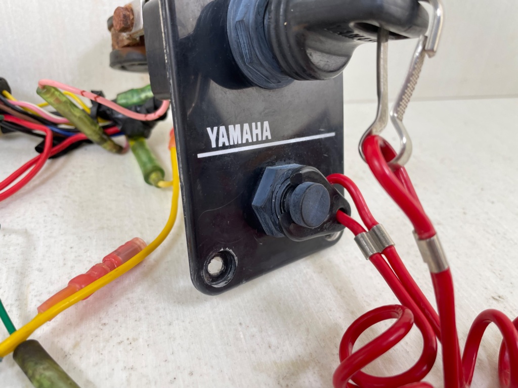 704-82570-13-00 Yamaha Single Engine Key Switch With Key - Used