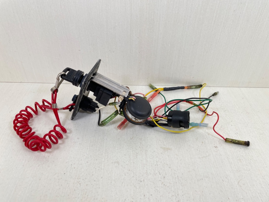 704-82570-13-00 Yamaha Single Engine Key Switch With Key - Used