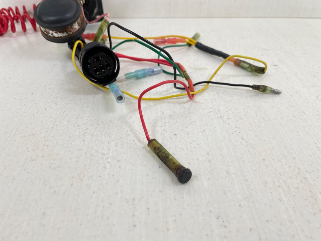 704-82570-13-00 Yamaha Single Engine Key Switch With Key - Used